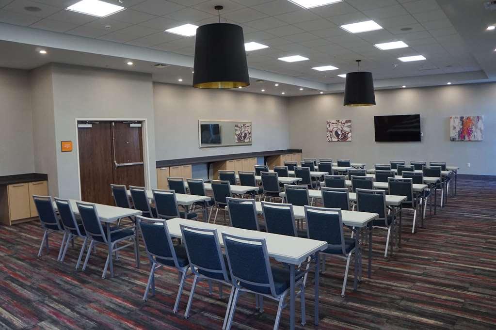 La Quinta Inn & Suites By Wyndham Lewisville Facilities photo